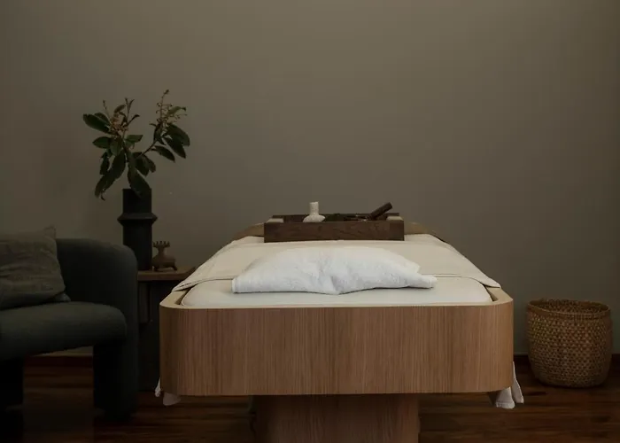 Hotel Nima Local House &