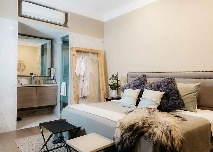 Nima Local House & 5*