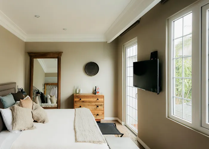 Hotel Nima Local House &