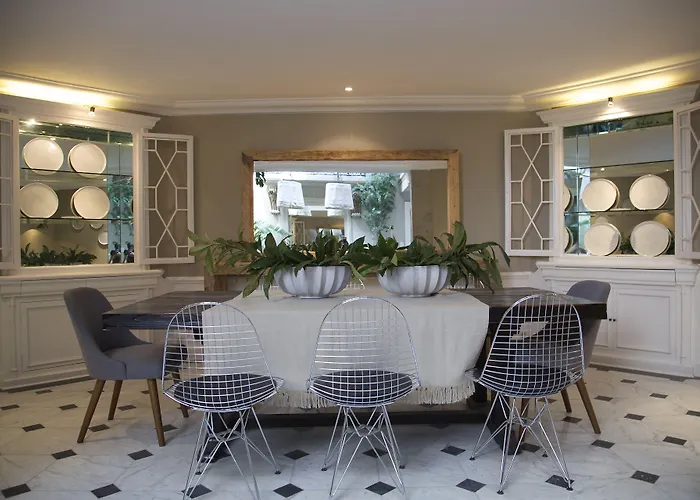 Hotel Nima Local House &