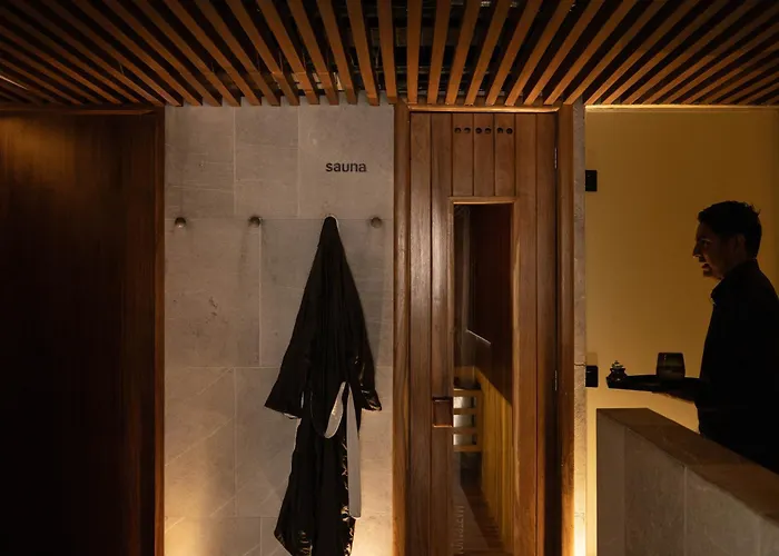 Nima Local House & 5*